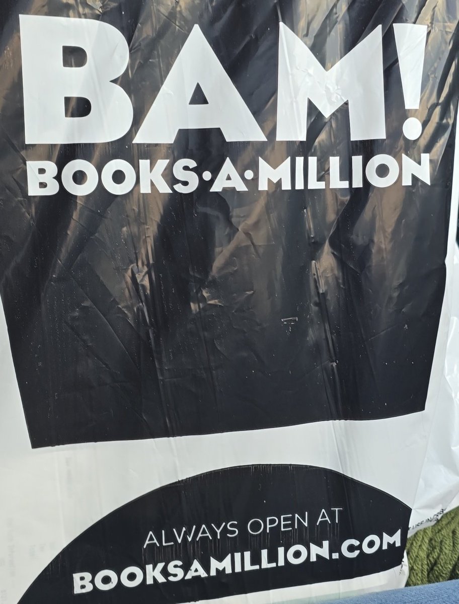 SonniSings's tweet photo. Today, we went to my favorite store in the mall @Booksamillion and my husband even let me get what I wanted. Whoa! It wasnt even a special day!🤯  #NerdLoading #Books #SparklyNerd #BookWorm #WeRead #LoveBooks📚 https://t.co/gPLOA9AnNN