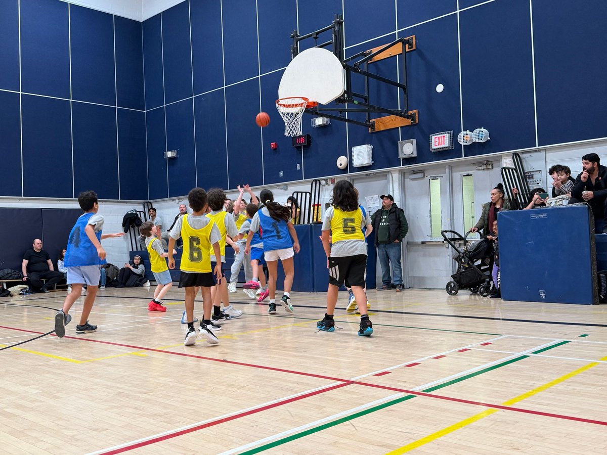 bwtyouthacademy's tweet image. Playoff weekend at BWT 🏀
One last battle before next week’s championship game. Let’s get it!

#PlayoffWeekend #BWT #GameTime #RoadToTheFinal #Hoops