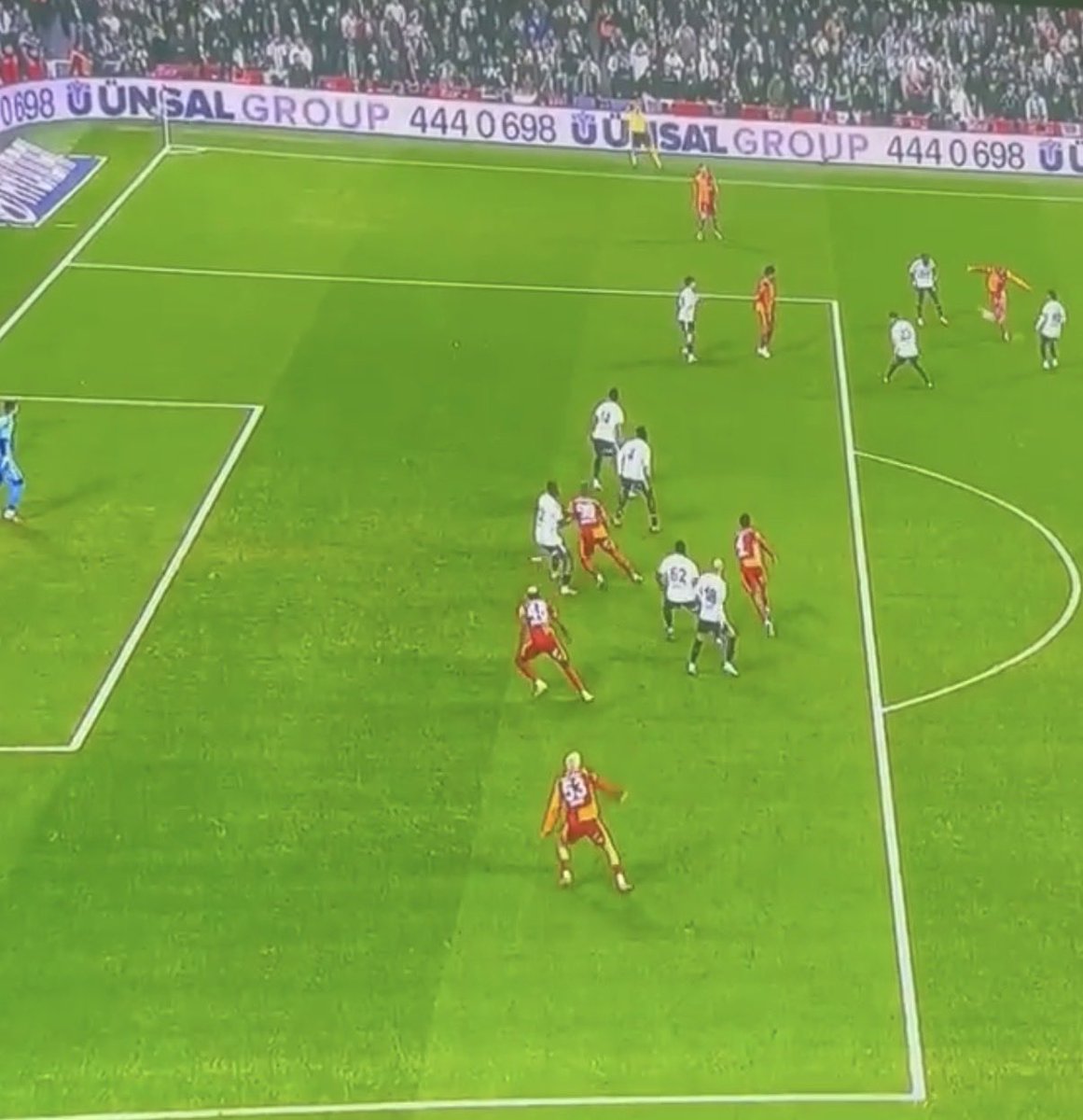 🚨 Osimhen’in attığı golün MONTAJSIZ hali.

Dünyanın neresine giderseniz gidin.

Bu pozisyon OFSAYT.