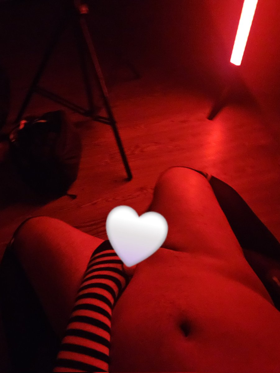 renlylumin's tweet photo. I got a new phone~ 🤍
#femboy https://t.co/LYUO0CEzc2