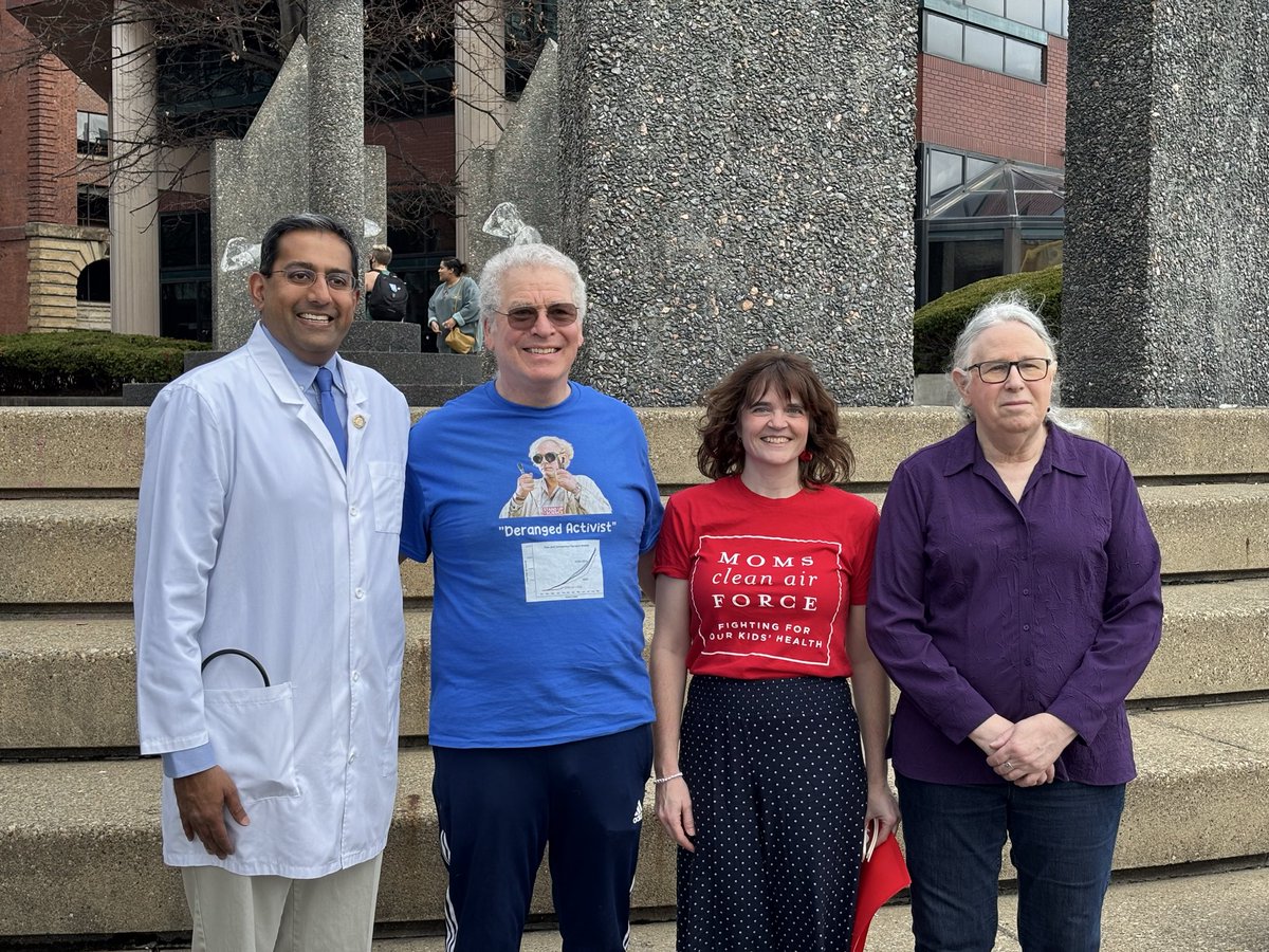 CleanAirMoms_PA's tweet image. Had an amazing afternoon with #standupforscience. Thank you @RepVenkat, Jeremy Berg, and @rachellevine01 for your leadership! EPA’s attempt to revoke the Endangerment Finding harms PA families health. Climate science is indisputable. #ActOnClimate