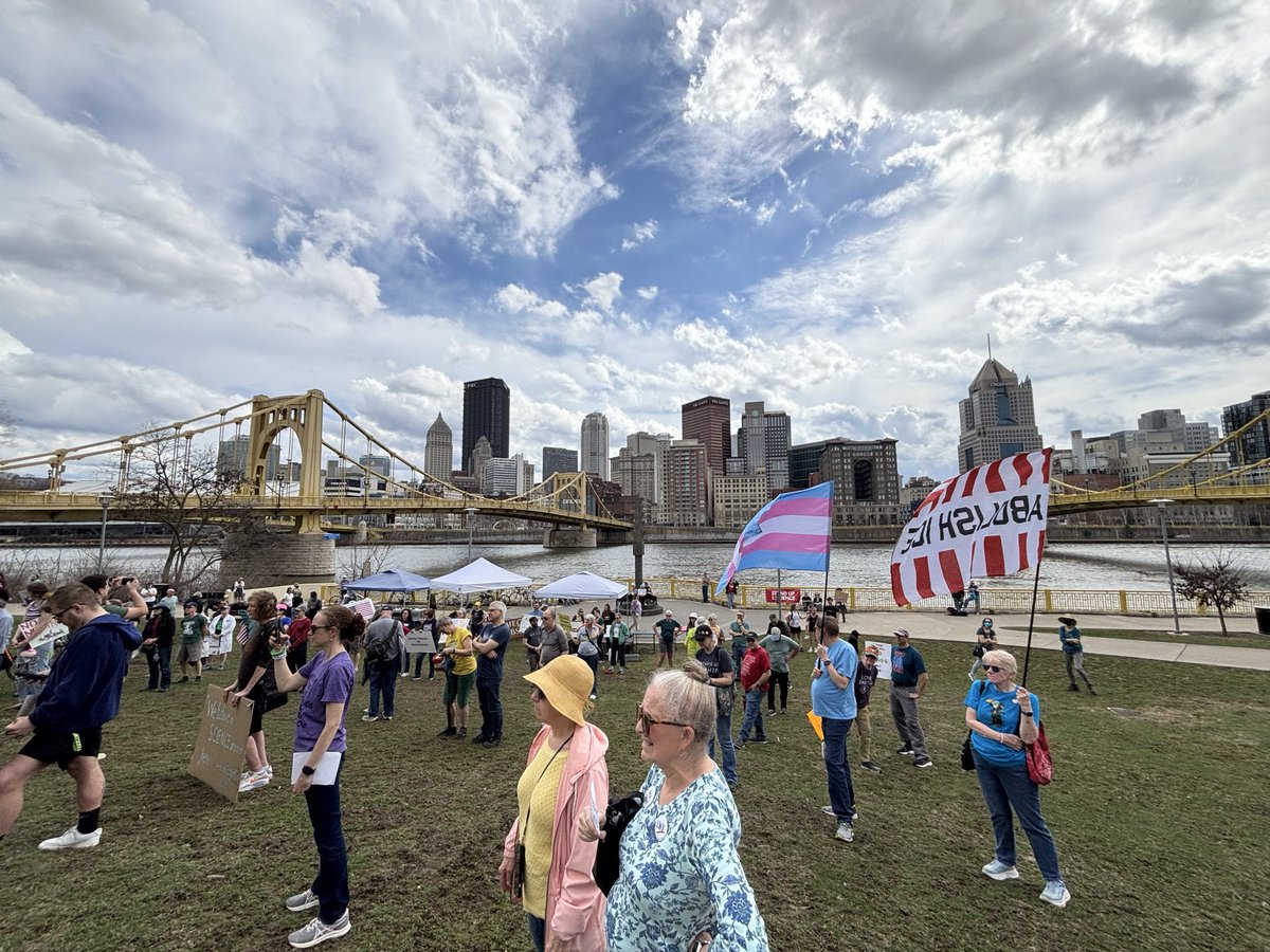CleanAirMoms_PA's tweet image. Had an amazing afternoon with #standupforscience. Thank you @RepVenkat, Jeremy Berg, and @rachellevine01 for your leadership! EPA’s attempt to revoke the Endangerment Finding harms PA families health. Climate science is indisputable. #ActOnClimate