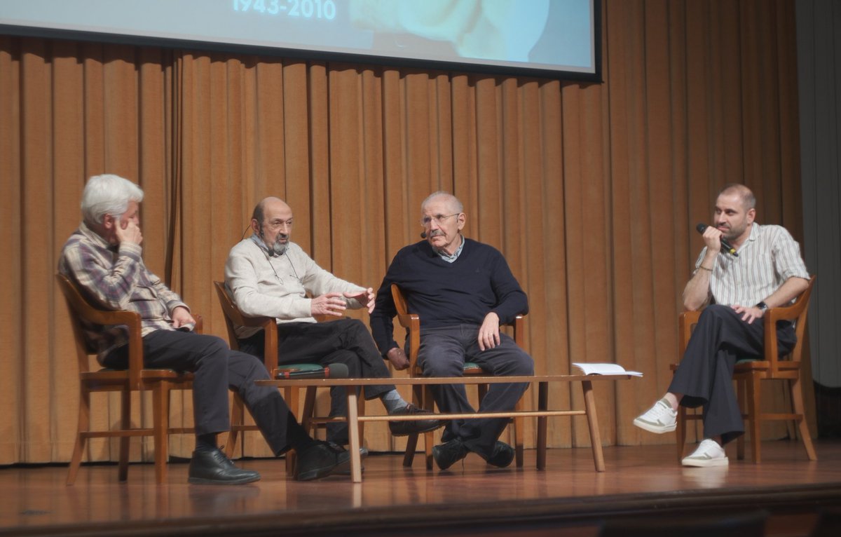 Istringy tweet media