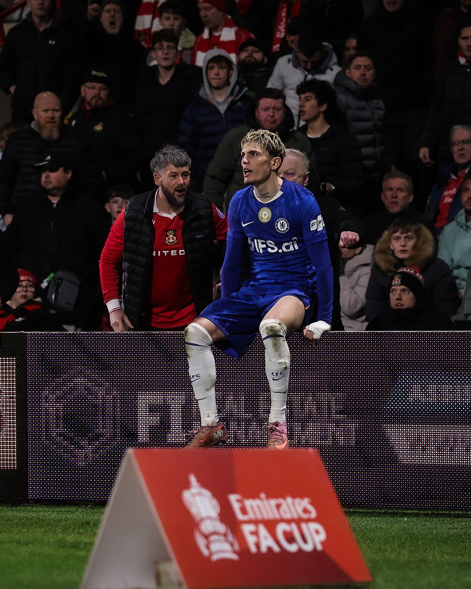 Alejandro Garnacho gives Chelsea a 3-2 lead in extra time against Wrexham 🔥🔵