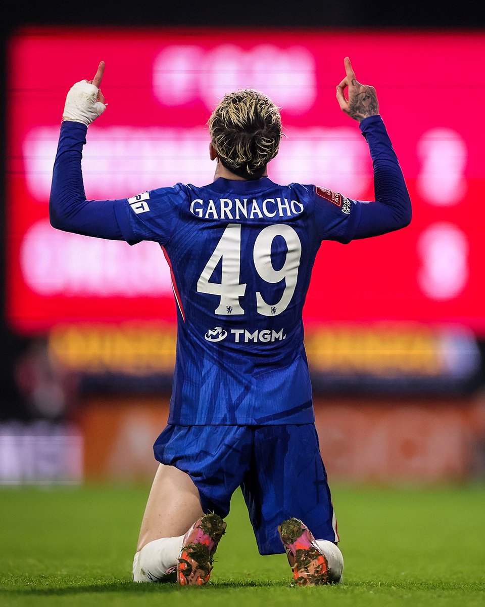 brfootball's tweet photo. Alejandro Garnacho gives Chelsea a 3-2 lead in extra time against Wrexham 🔥🔵 https://t.co/cFkOwTeIT0