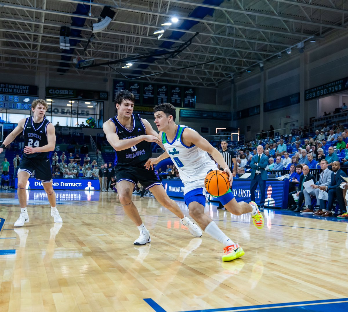 FGCU_MBB's tweet photo. happy birthday, Jack! we hope you have the best day! 🥳🎉

#ATTITUDE // #WingsUp https://t.co/FULwAu7Xn8