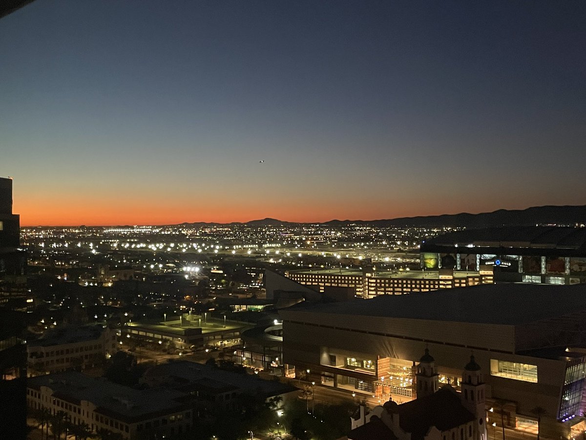 czambir's tweet image. Fantastic experience at #SSO2026, 
🌵 Phoenix, AZ 🏜️

🧬 Impressive science, 
💊 great updates on the latest and greatest in SurgOnc, 
👨🏻‍⚕️ 👩‍⚕️ catching up with friends/colleagues/mentors,
and... 
🦈 swimming in the Shark Tank for the 1st time!!