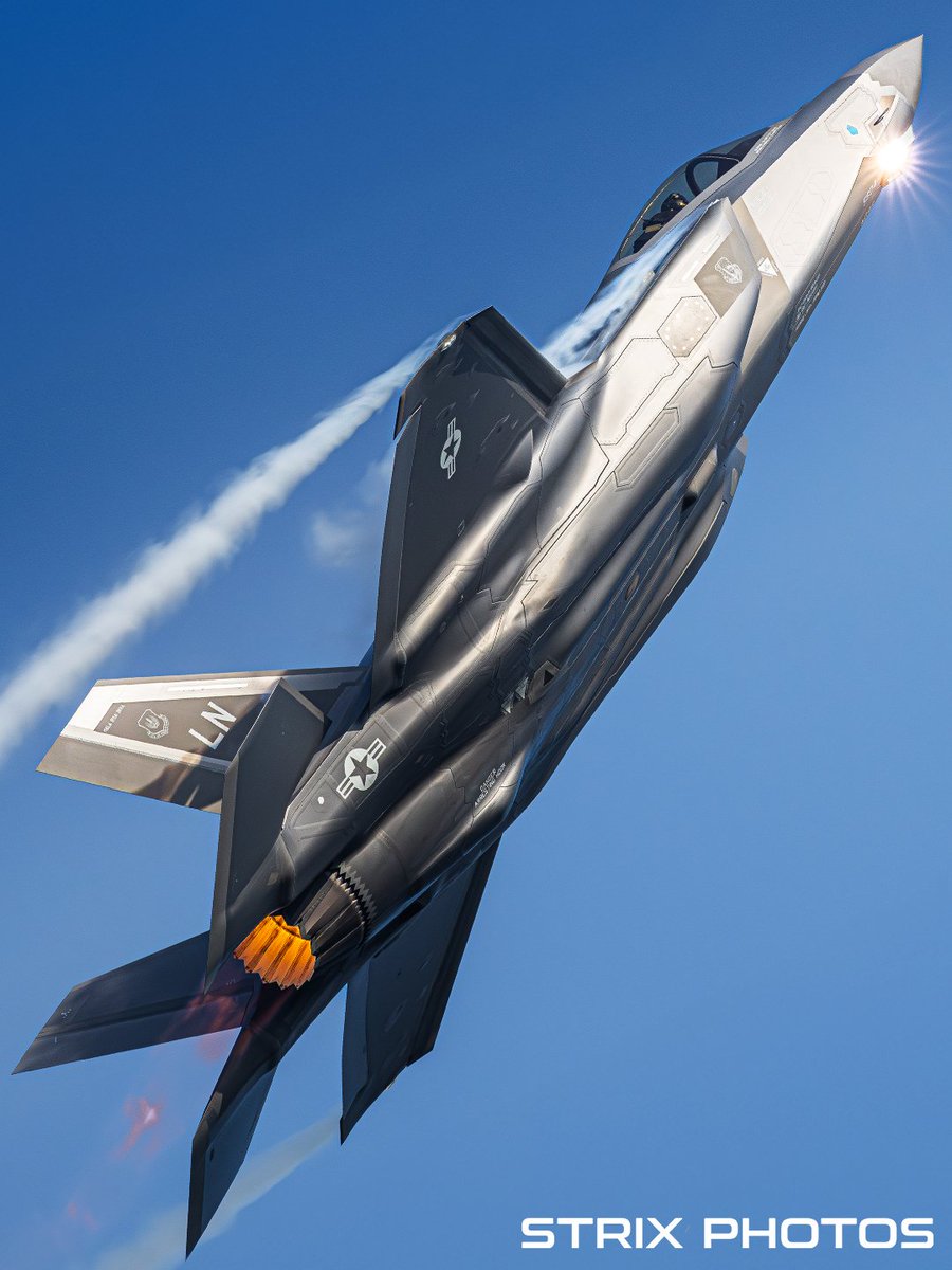 Strix Photos tweet media