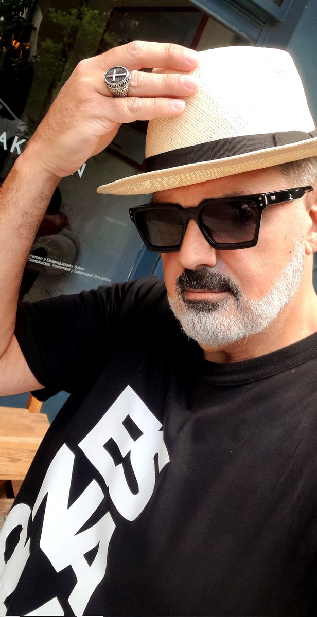 CarlosEsnaola's tweet photo. #Ahora #ESNAOLA en @lakitchenba
Debut!!!
Curaduría musical en vivo hasta 19:30 hs.
#NowPlaying #MusicSelector #BuenosAires #BA #VinylCulture #ESNAOLA #MusicLovers #DJLife https://t.co/rouXimpIpK