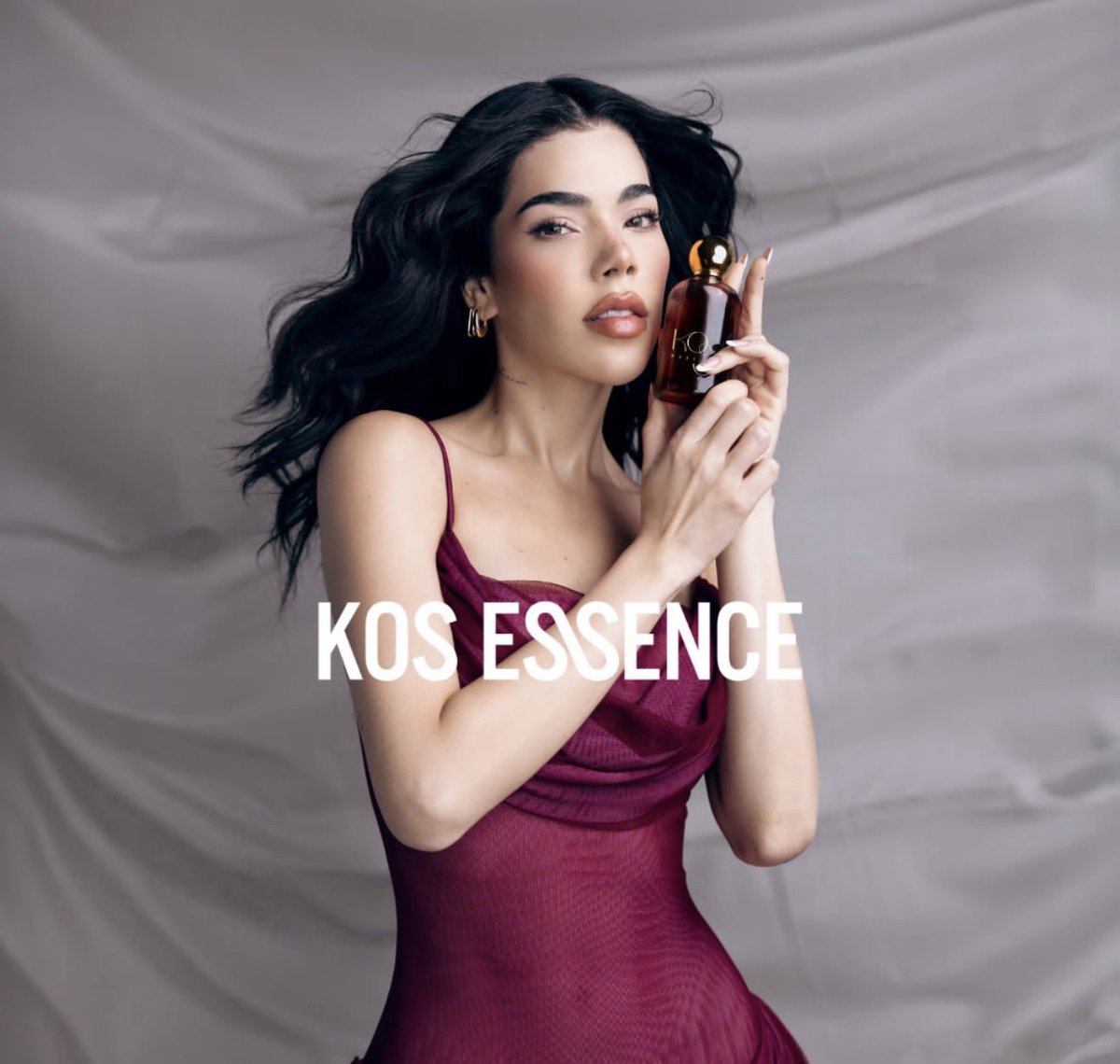 KeniaOsReport's tweet photo. El día del lanzamiento de “KOS MUSE” el primer perfume de @KeniaOs, más de 1 MILLÓN de personas visitaron la página web para adquirirlo. https://t.co/csk6Wx2uZQ