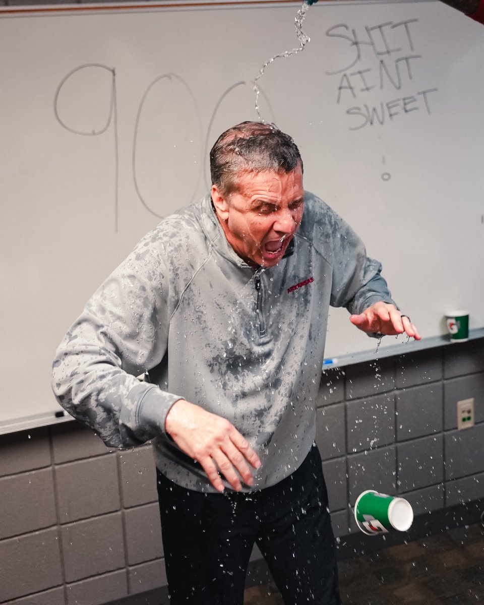 no context arkansas🐗 tweet media