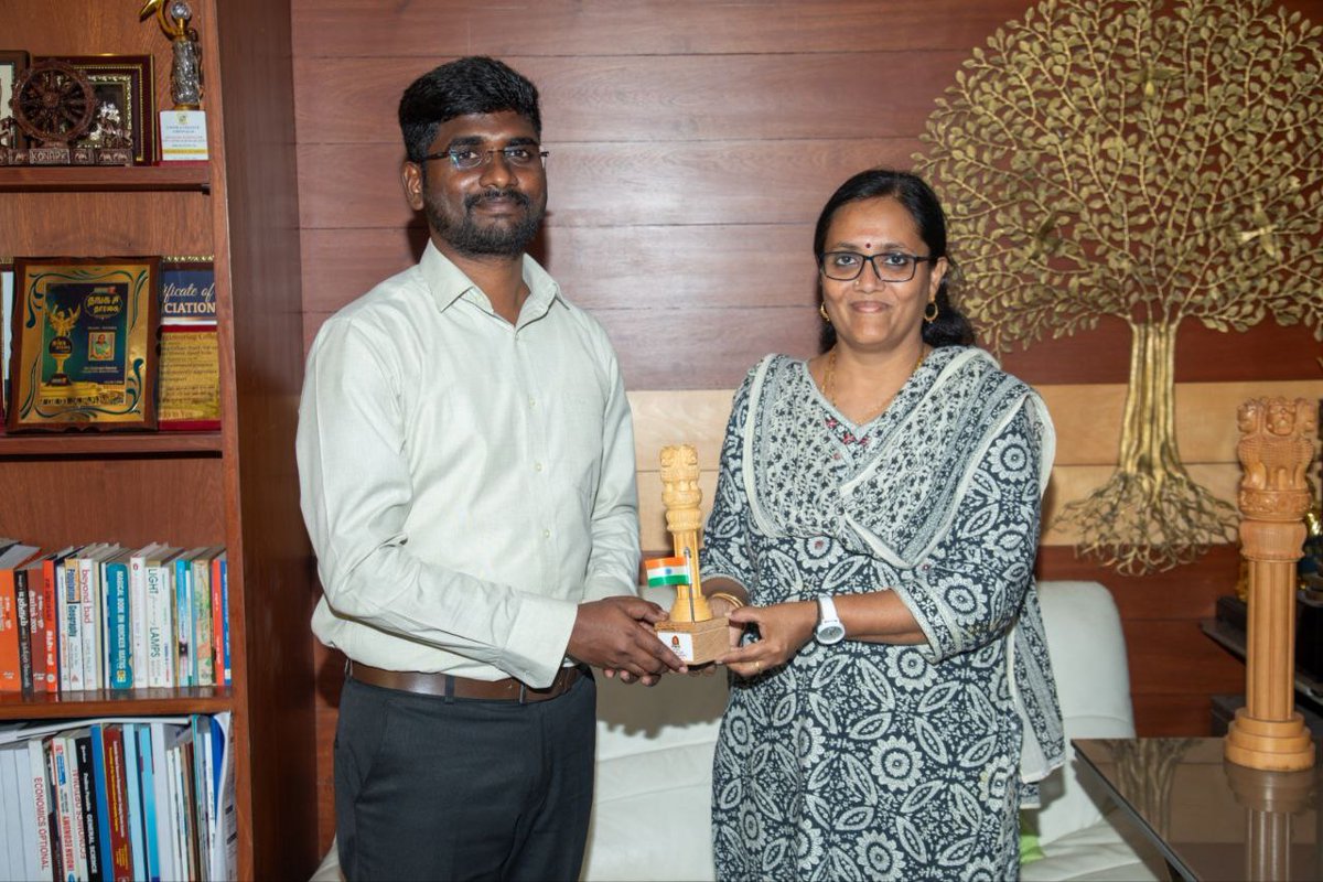 Huge congratulations to Arunkumar A for securing AIR 585 in UPSC -2025

Recently felicitated by our Director, Dr. Vaishnavi S D, Arunkumar transitions from being a valued Mentor at our academy to a future Civil Servant

#upsc #upscresult #upsc2025 #naanmudhalvan <a href="/naanmudhalvan_/">Naan Mudhalvan - TNSkill</a>