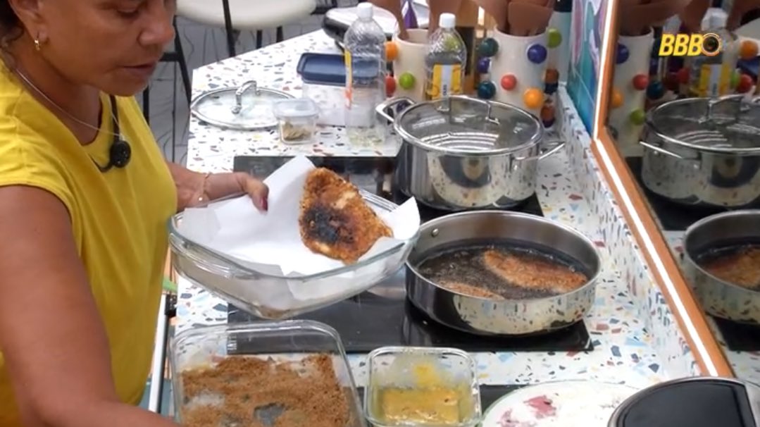 centralreality's tweet photo. Solange já está preparando a comida que o líder Jonas NÃO irá comer! #BBB26 https://t.co/2zoLQFrBZu