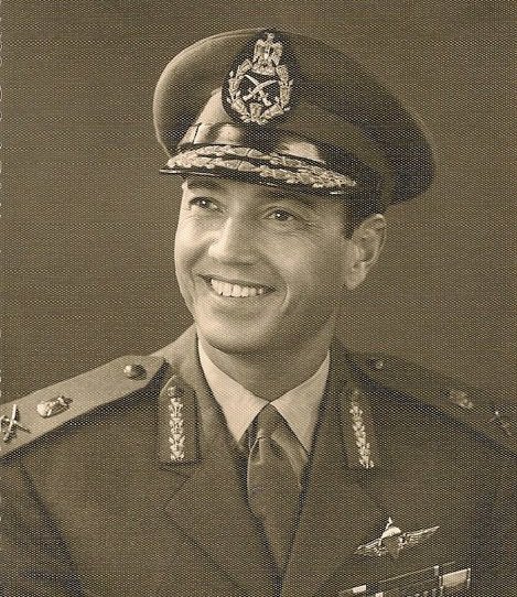 الفضل كله كان للراجل ده 
هو الوحيد اللي حارب إسرائيل وقدر يهزمها وينتصر عليها 
الفريق سعد الدين الشاذلي رئيس أركان حرب الجيش المصري في حرب اكتوبر 1973
ربنا يرحمه ويغفر له وينتقم من اللي ظلمه