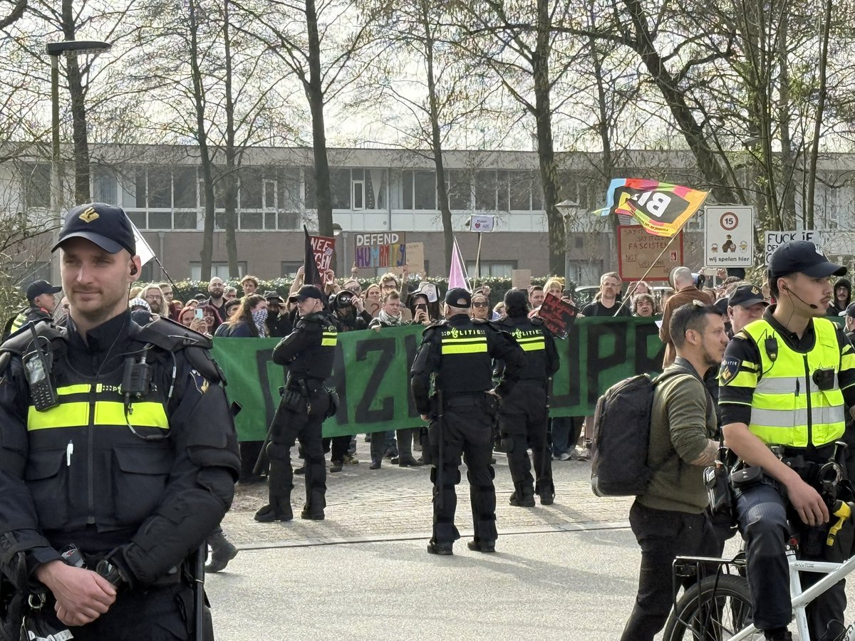claus_cremer's tweet image. Heute auf einer Demonstration in 🇳🇱 (#Arnheim) im Einsatz: t.me/clauscremernrw…

#Europa #Heimat #Heimatliebe #APF #Remigration