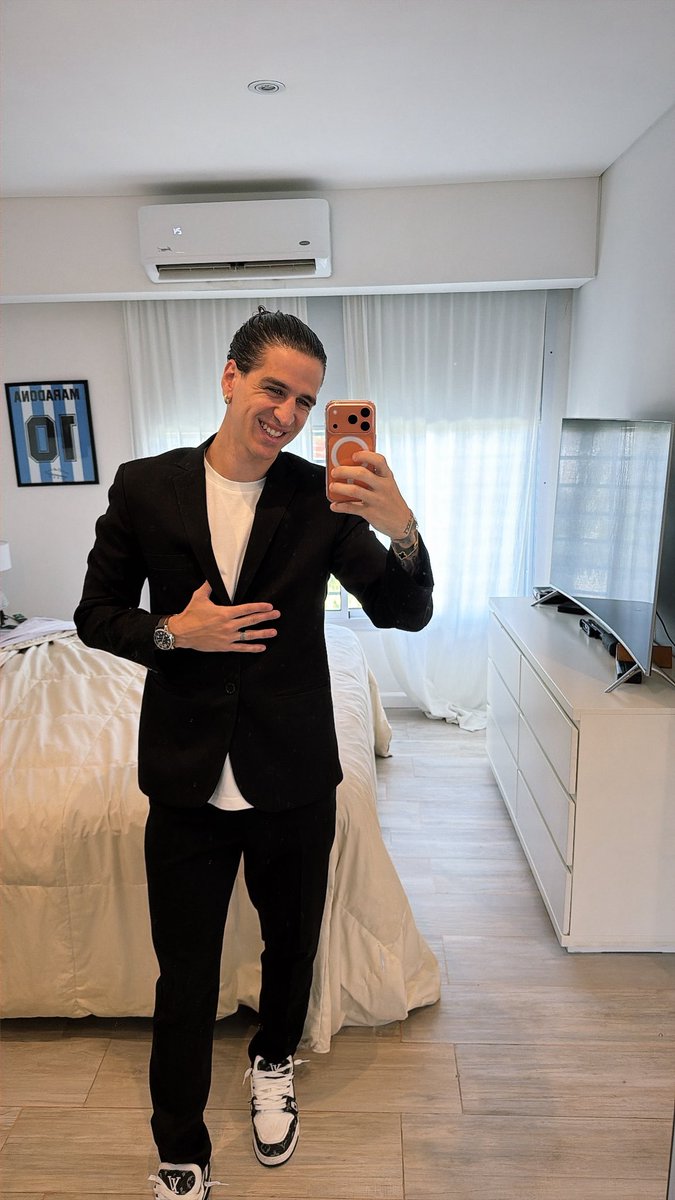 Santi Grizas 1️⃣9️⃣ tweet media