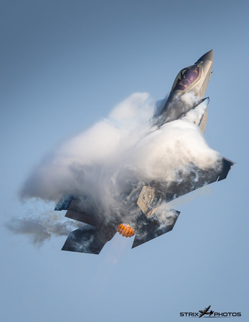 Strix Photos tweet media