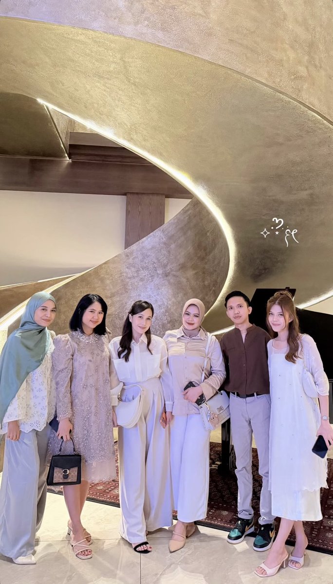 callmexavier23's tweet photo. best view, best place & best moment with my bestie's
thank you #Plataran for having us tonight🤎
#Makassar https://t.co/ubiOoSygaL
