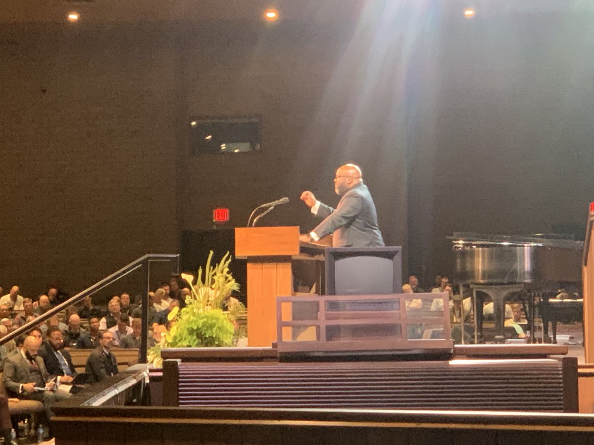 PHX_LC's tweet photo. “The ministry of the Word has eternal consequences.” ~@hbcharlesjr 

Men preach the full counsel of God, for it is sufficient.

#ShepCon2026 #ShepCon26 https://t.co/FPv6lWQw3v