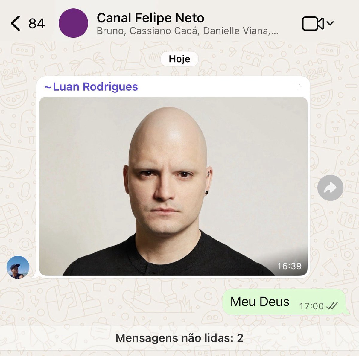 As coisas que os editores me mandam num sábado à tarde…

Tô doido pro canal Felipe Neto Joga estrear logo!!!! É quarta, meio-dia, hein?