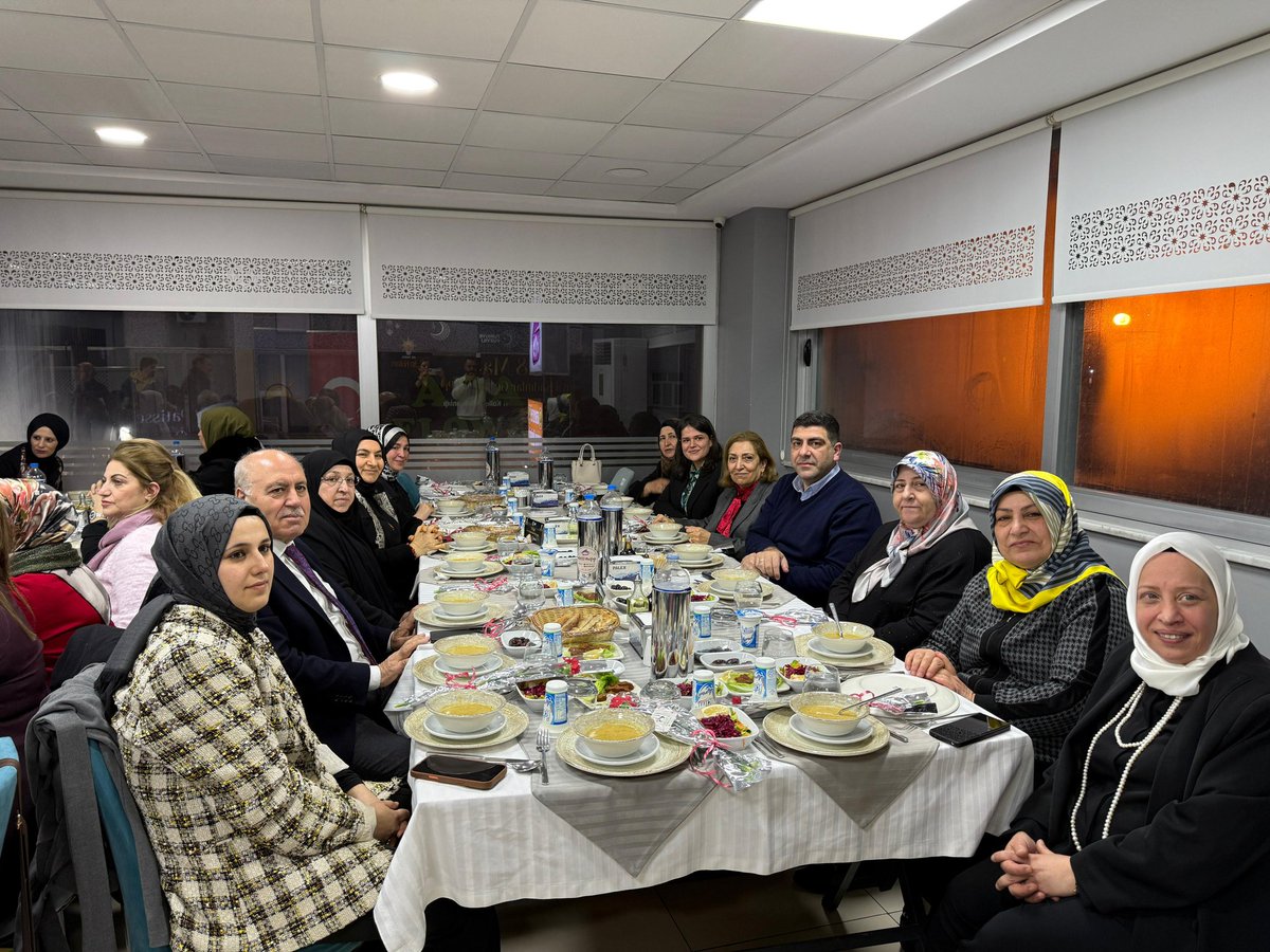 akkadin_mardin's tweet photo. AK Parti Mardin İl Kadın Kolları Başkanlığımız tarafından düzenlenen iftar programında, 8 Mart Dünya Kadınlar Günü vesilesiyle kıymetli kadınlarımızla aynı sofrada bir araya gelmenin mutluluğunu yaşadık.
Ramazan ayının bereketini ve paylaşma ruhunu hep birlikte hissederken; https://t.co/pE3v0gZ50M