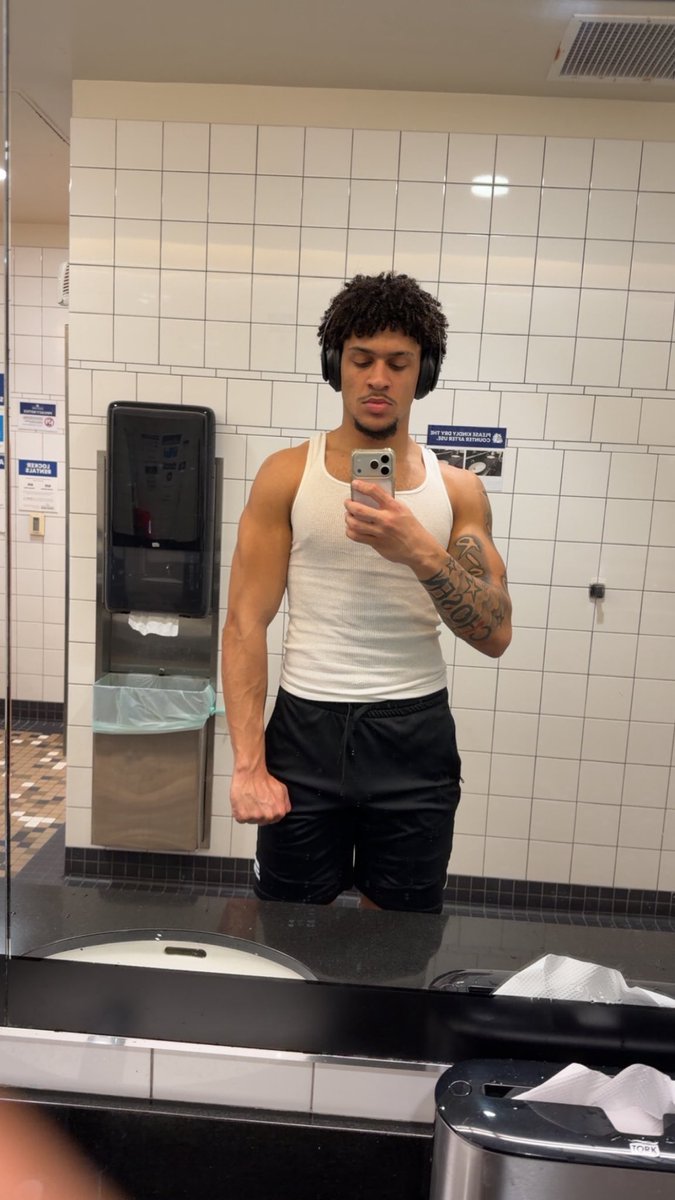 jaxonholloway1_'s tweet photo. BEEN IN THE LAB
🔷Jaxon Holloway
🔷College of San Mateo
🔷DB
🔷6’3 205
🔷 5 offers (1 D1 4 D2)
🔷 back to back juco national champ 
🔷 3 for 2
🔷AA in hand
@coachTcsm @Ogthetruth @Coach_Sekona 
https://t.co/dWP6emB9hr https://t.co/glIMOQ39DM