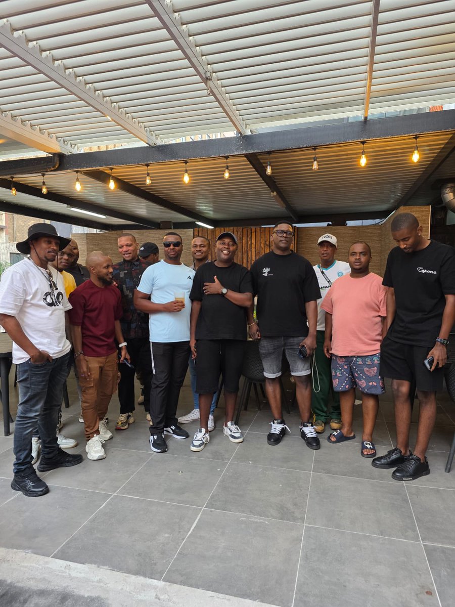 DOG_G_SA1's tweet photo. Gents house gathering. https://t.co/2iTDK9Va1Z