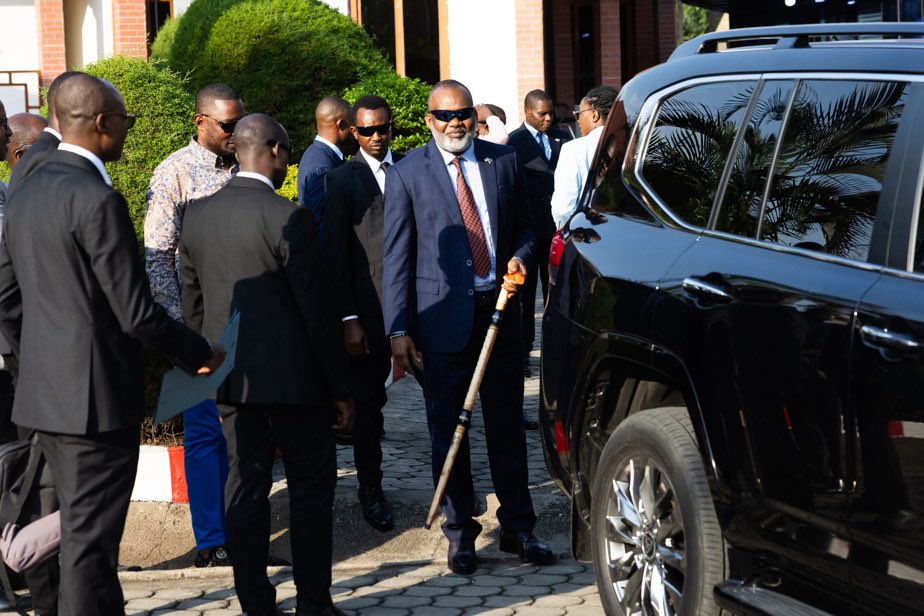 RDC – M23 : sang des civils, voitures de luxe et vestes neuves ,bienvenue dans la rébellion-business, libregrandlac.com/article/8156/r…