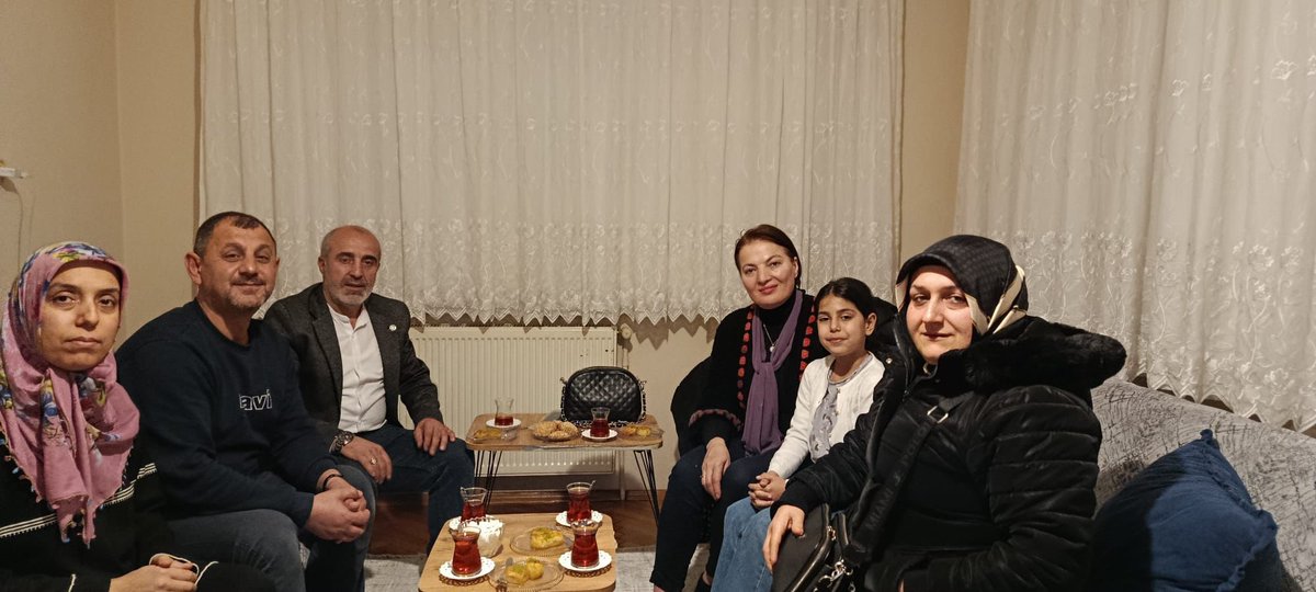 Ramazan’ın bereketini gönül sofralarında paylaşıyoruz! ✨

​Mübarek Ramazan ayının manevi atmosferinde, en büyük zenginliğimiz olan komşuluk hakkımızı gözeterek hane ziyaretlerimizi gerçekleştiriyoruz. Teşkilatımızla birlikte kapı kapı dolaşıyor, hemşehrilerimizin sofralarına