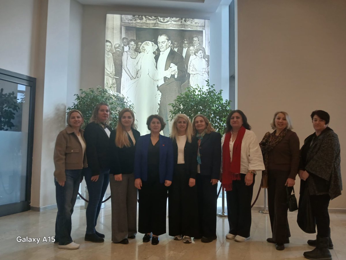 Bizler Cumhuriyet Halk Partisi İl Kadın Kolları olarak; kadınların eşit, özgür ve güvenli bir yaşam sürdüğü bir Türkiye için mücadelemizi kararlılıkla sürdürüyoruz.
<a href="/dk_imamoglu/">Dilek Kaya İmamoğlu</a> 
<a href="/haticeselli/">Hatice Selli Dursun</a> 
<a href="/zerrin42541384/">zerrin</a> 
<a href="/chp_uskudarilce/">CHP Üsküdar İlçe Başkanlığı</a> 
<a href="/chpkadinuskudar/">CHP Üsküdar Kadın Kolu</a>