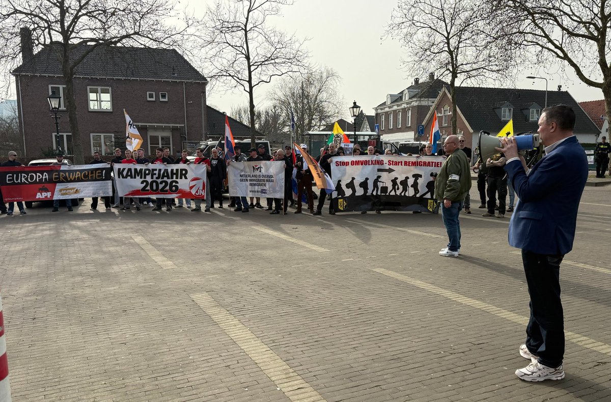 heimat_de's tweet photo. Im Zuge unserer europäischen Netzwerkarbeit, hat es heute in den Niederlanden eine (Wahlkampf)Demonstration der #NVU gegeben, welche auch von Aktivisten der #HEIMAT und der #JN unterstützt wurde. https://t.co/HDPdyC3FL8