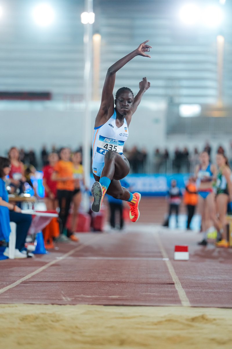 atletismoRFEA's tweet photo. Ya ha acabado el primer día del #CEatletismoSub16ST 🔥

Con 1️⃣1️⃣ nuevos campeones 🏆

Y muchísimas marcas personales 🥳

Mañana seguimos a partir de las ⏰ 10:00

📊 https://t.co/6Lcq1F7Dsi
📺 @LaLigaPlus https://t.co/BjubmdSpI0