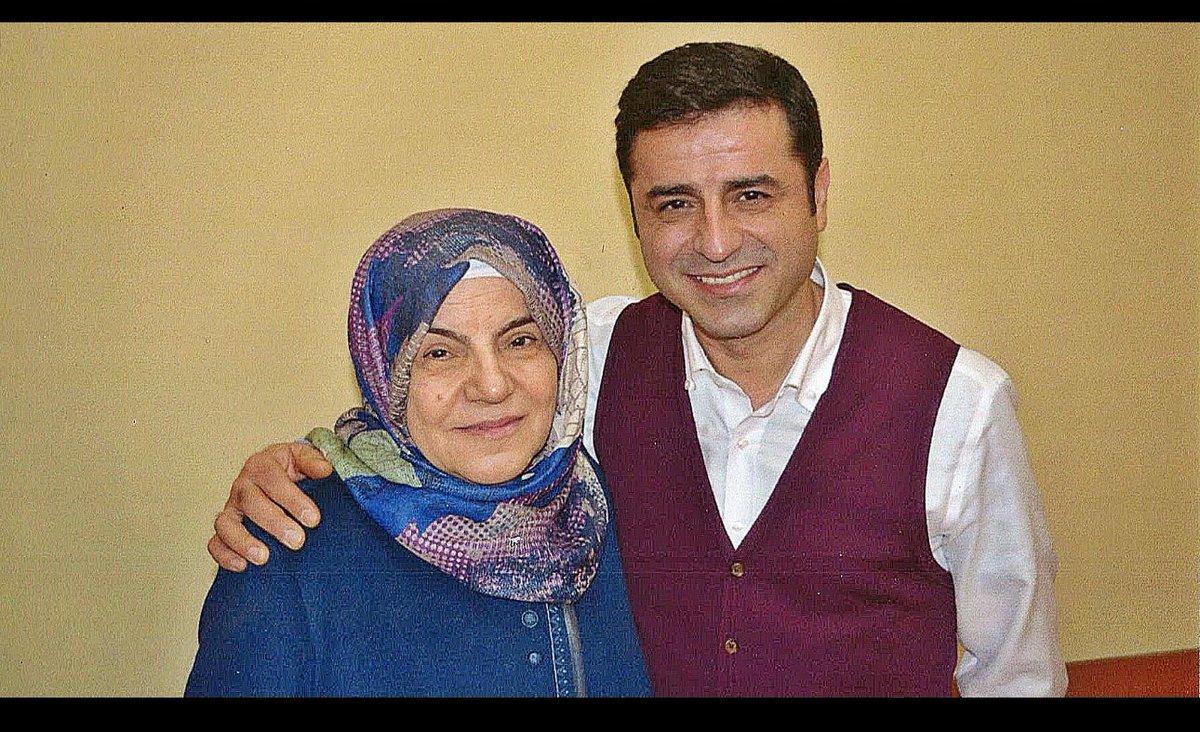 Sunayyoltay's tweet photo. Bazen soğuk oluyor burası üşüme sırası bana gelince
Birer birer yakıyorum boş kelimeleri ....
Selahattin DEMİRTAŞ
#DemirtaşaÖzgürlük https://t.co/CAba8azArt