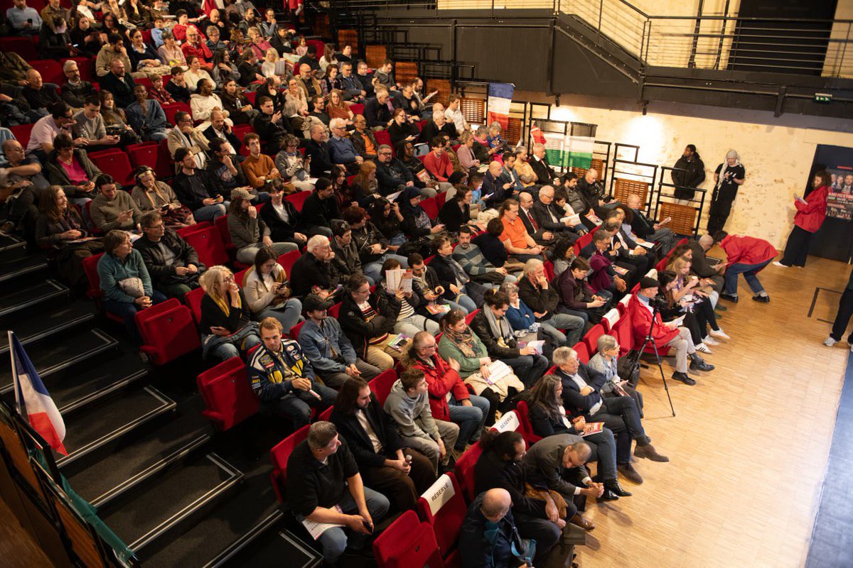 sebramage's tweet photo. Très fier du chemin parcouru avec notre liste. 300 personnes pour un meeting politique c’est du jamais vu à Guyancourt.

Partout en France les Insoumis font carton plein. Redonner le pouvoir, redonner l’envie de la politique, quelle campagne ! https://t.co/5GbEKctojE