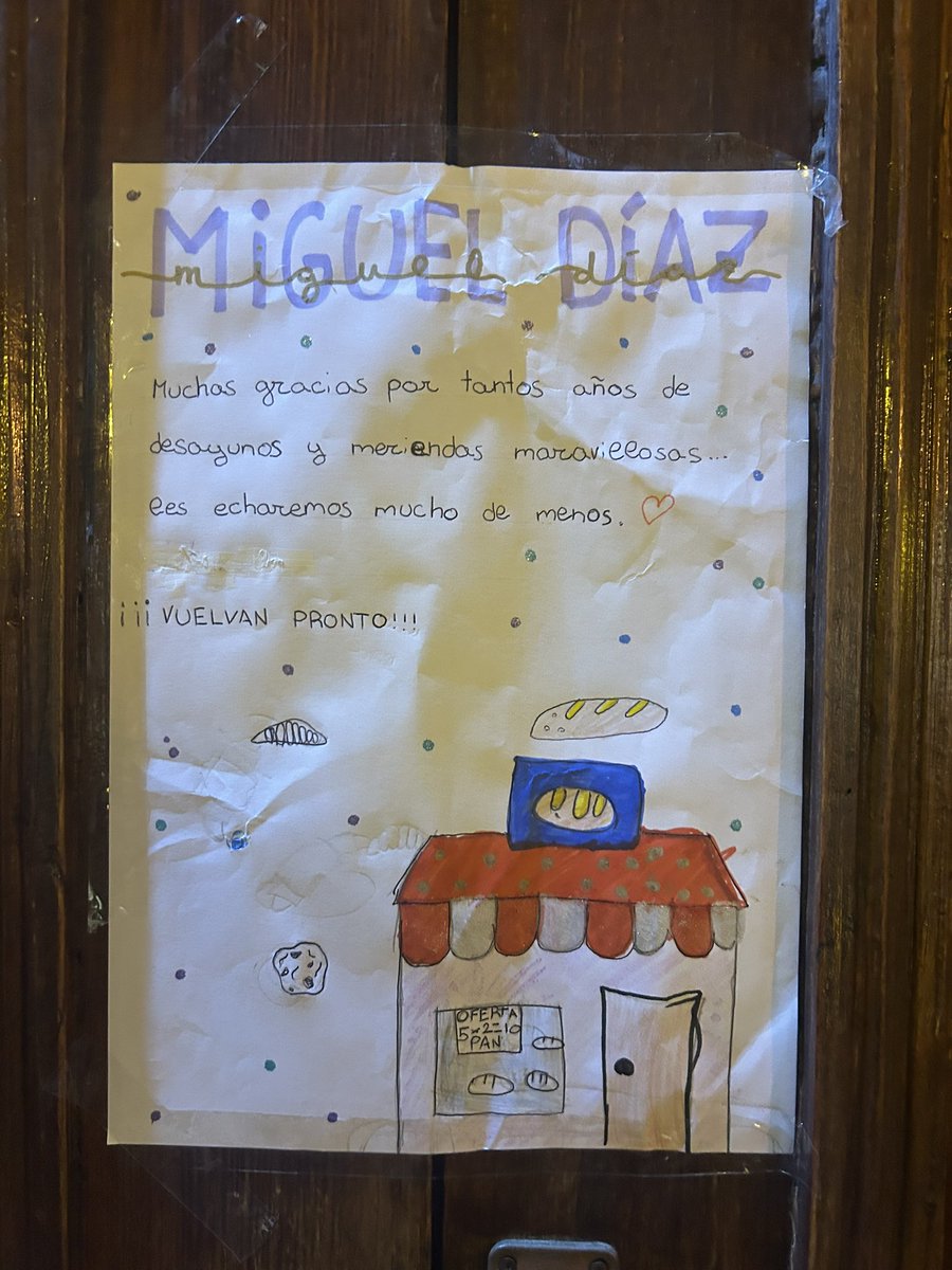 PolodelCastillo's tweet photo. Muestras de apoyo de los clientes a la Panadería Miguel Díaz, cerrada por orden del @aytolpgc.
La ciudad es un auténtico desastre pero la prioridad es cerrar un Panadería centenaria de esta ciudad. https://t.co/tAR7yaRFLY