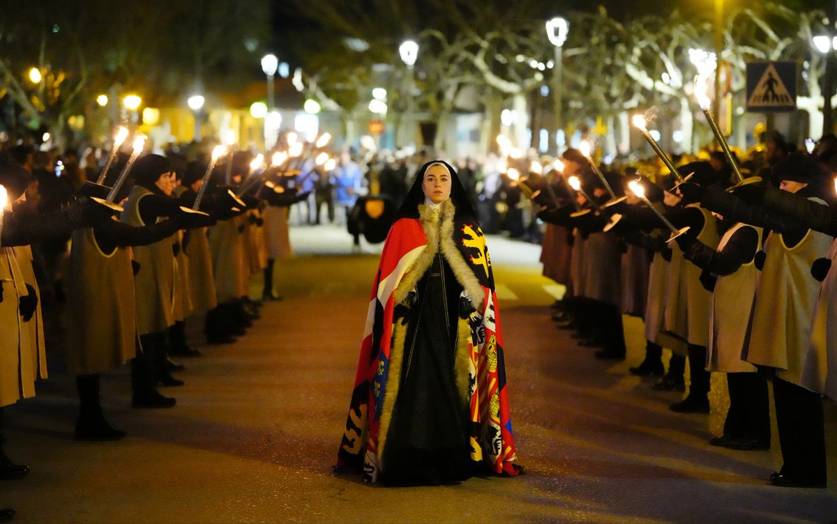 Dip_Va's tweet photo. Tordesillas recibe a Juana I de Castilla
La XXII edición de una recreación que conmemora la llegada en 1509.

El presidente @Conrado_Iscar ha acompañado al alcalde Miguel Ángel Oliveira y a todos los participantes.

🙏🏽 Gracias a la colaboración de más de 300 vecinos, abanderados del Centro de Iniciativas Turísticas de Tordesillas.