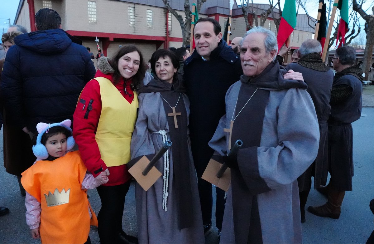 Dip_Va's tweet photo. Tordesillas recibe a Juana I de Castilla
La XXII edición de una recreación que conmemora la llegada en 1509.

El presidente @Conrado_Iscar ha acompañado al alcalde Miguel Ángel Oliveira y a todos los participantes.

🙏🏽 Gracias a la colaboración de más de 300 vecinos, abanderados del Centro de Iniciativas Turísticas de Tordesillas.