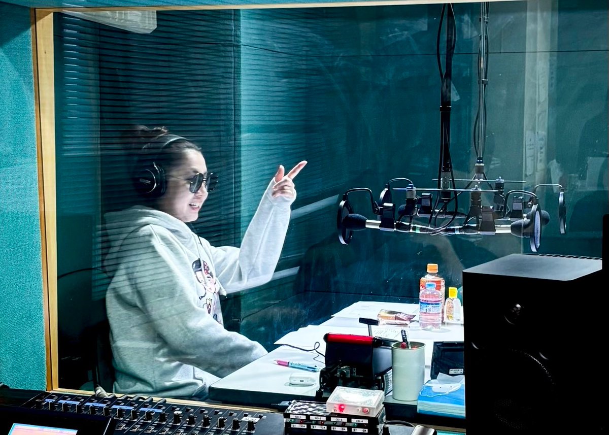 abemao_official's tweet photo. 放送でもありましたようにFM FUJI「阿部真央のBrighten Your Sunday」は
3月いっぱいで終了します。

私の方から前向きな意思としてお願いした次第です。

2024年4月7日からスタートしたぶらさんで、ずっと応援してくれているみんなと新たに出会えた皆さんと、沢山の方に支えられて楽しい時間を過ごさせて頂きました。
本当にありがとうございます！
次なるステップとして受け止めてもらえたら嬉しいです。

3月29日の放送まで、引き続き
 #ぶらさん をよろしくお願いします！
