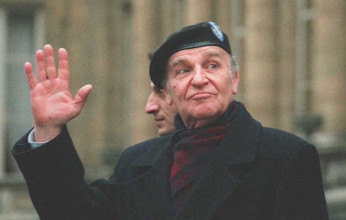 “iki şeyden nefret ediyorum;
dindar cahilden ve imansız alimden.”

Aliya İzzetbegoviç