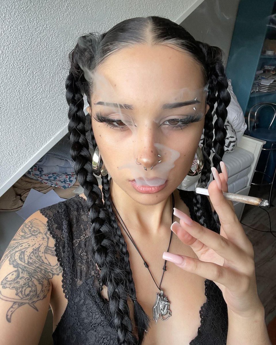 GANJA QUEEN👸🏼🍃 tweet media