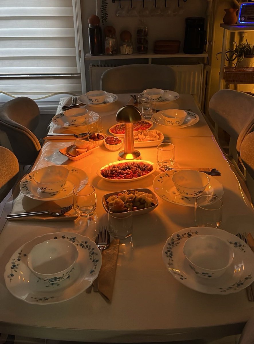 afittapp's tweet photo. bacimin hazirladigi iftar sofrasi…sen seni seviyorum demesen de olur cicegim https://t.co/JIbsWiAFkr