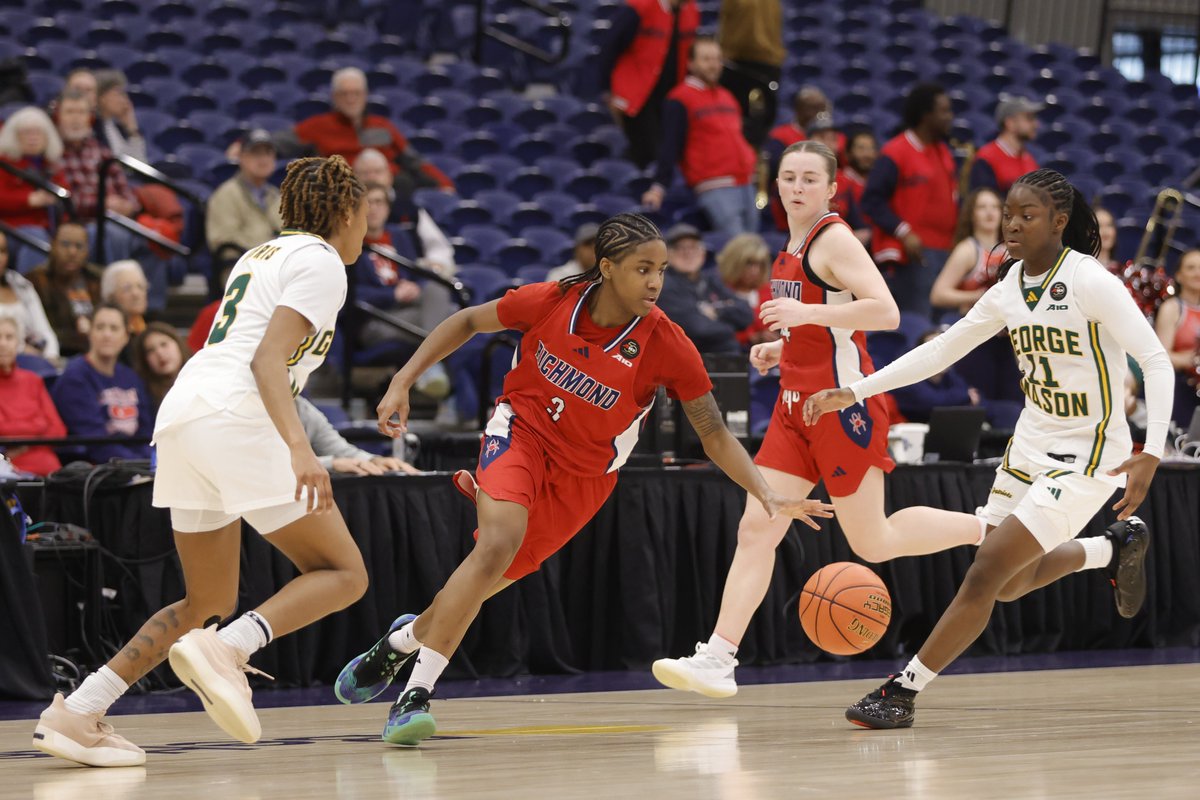 SpiderWBBall's tweet photo. Heartbreaker in the semifinal. 🕷️🏀

@SpiderAthletics // #OneRichmond 
MASON 60, UR 45 | FINAL https://t.co/UrvGgaYClL