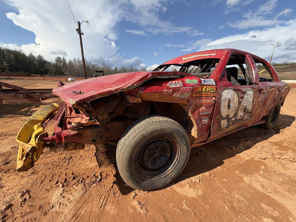 PRNAtTheTrack's tweet photo. This one may need some more @jpeter00k assistance if it hopes to be in victory lane tonight at Horsepower Park in Morganton, NC https://t.co/icwcRaUKUK