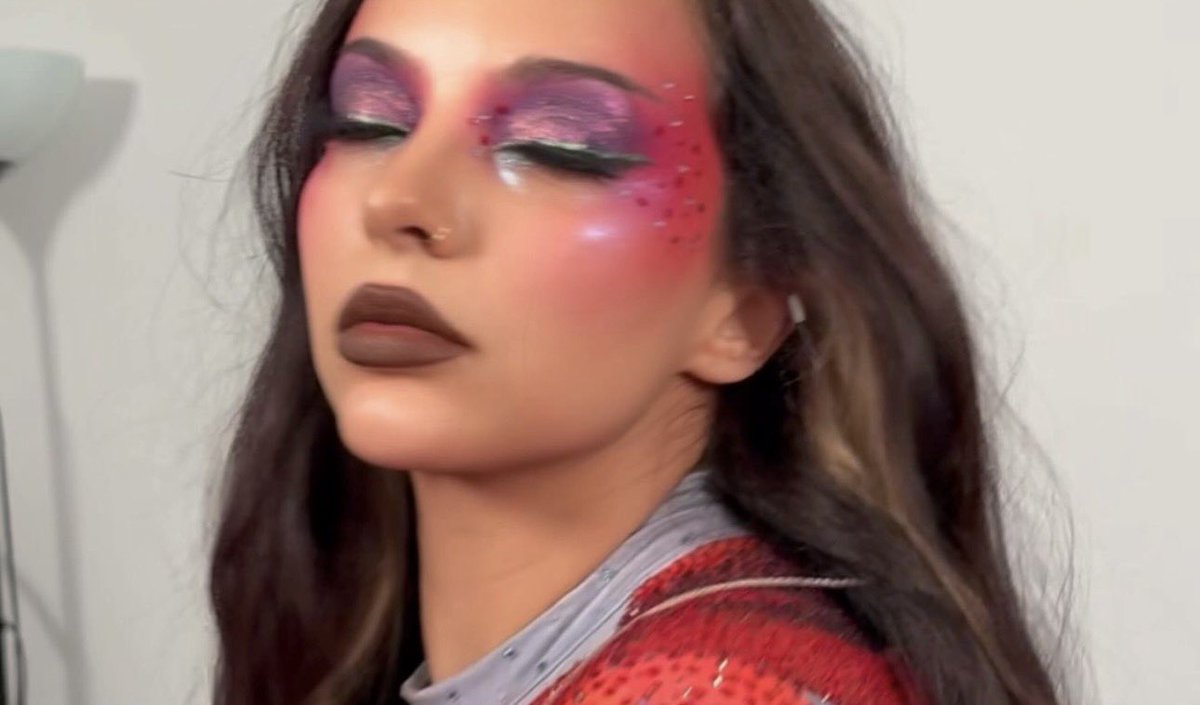 ITgirlJADE44's tweet photo. JADE’s makeup for her show tonight in Cologne 🩷💜

Glam by Byron London. https://t.co/5R7o9Q88J1