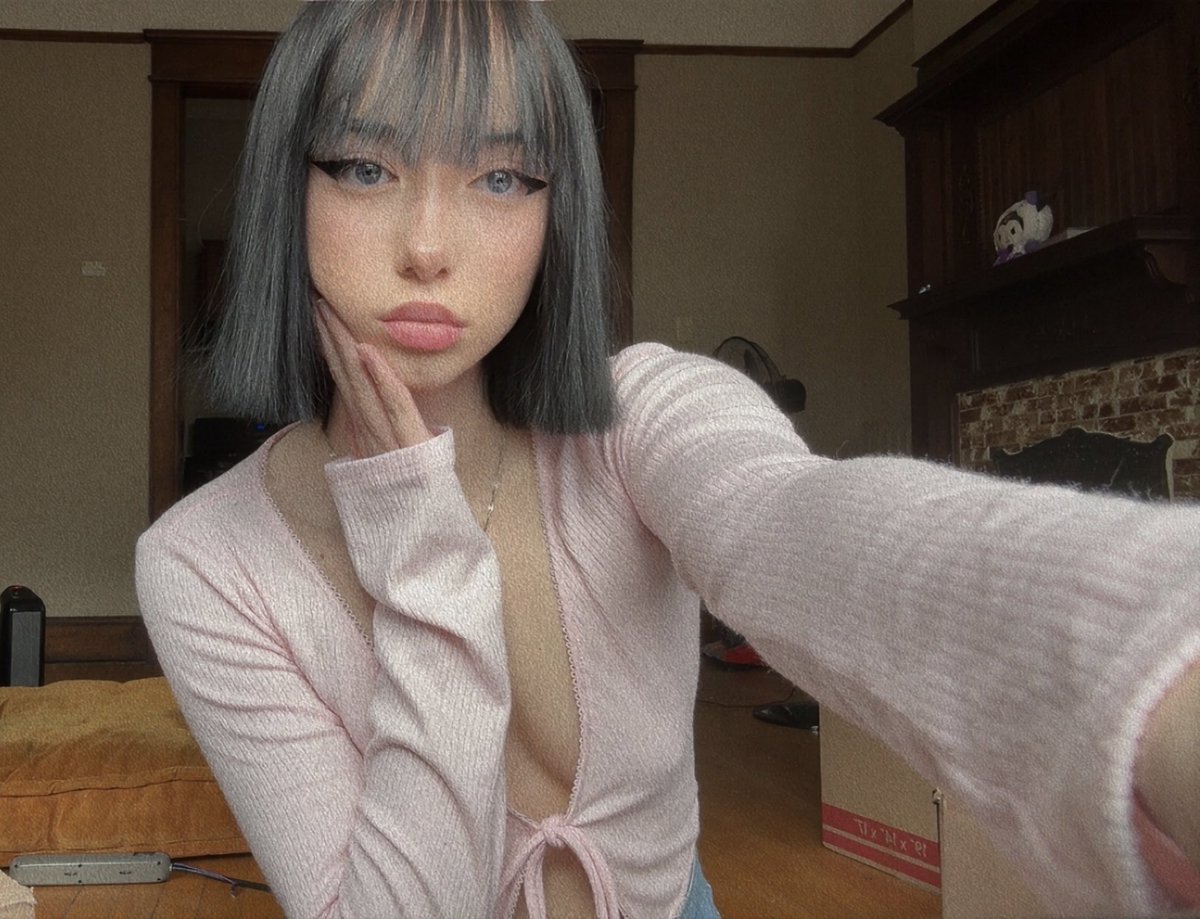 melzxg's tweet image. #bangs #egirl #pink #blueeyes #newfriends #nanno #cute #gothgirl