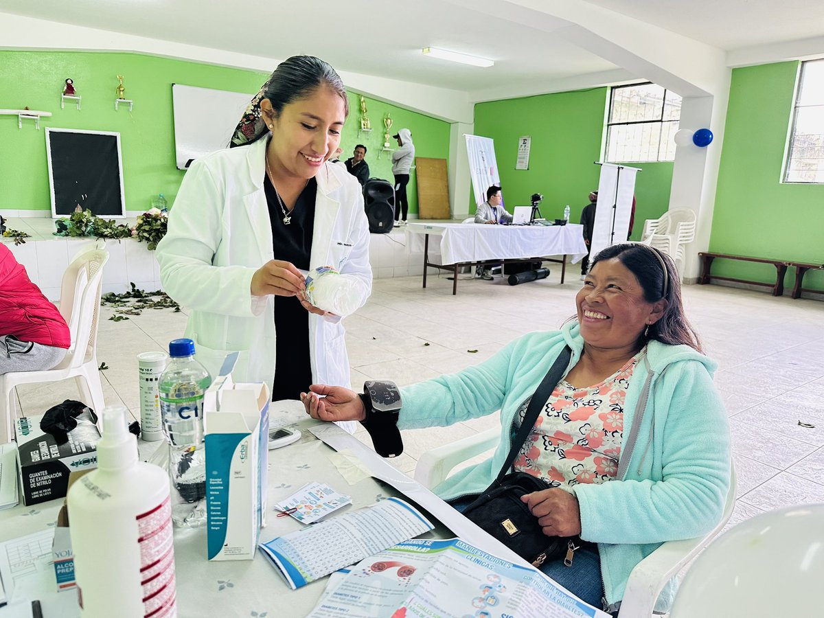 IESSPichincha's tweet photo. #IESSteInforma | Más de 60 familias del Nuevo Seguro Social Campesino recibieron los servicios del IESS en la #BrigadaIntegral que tuvo lugar en El Chaupi - Cayambe. 📍

🩺 Chequeos médicos preventivos, 🦷atención odontológica, visitas insitu para verificar que los afiliados cumplan con los requisitos para pertenecer al @IESS_SSC ✅ y actualización de datos ✍️, son algunos de los servicios que forman parte de las brigadas en territorio de este seguro especializado.