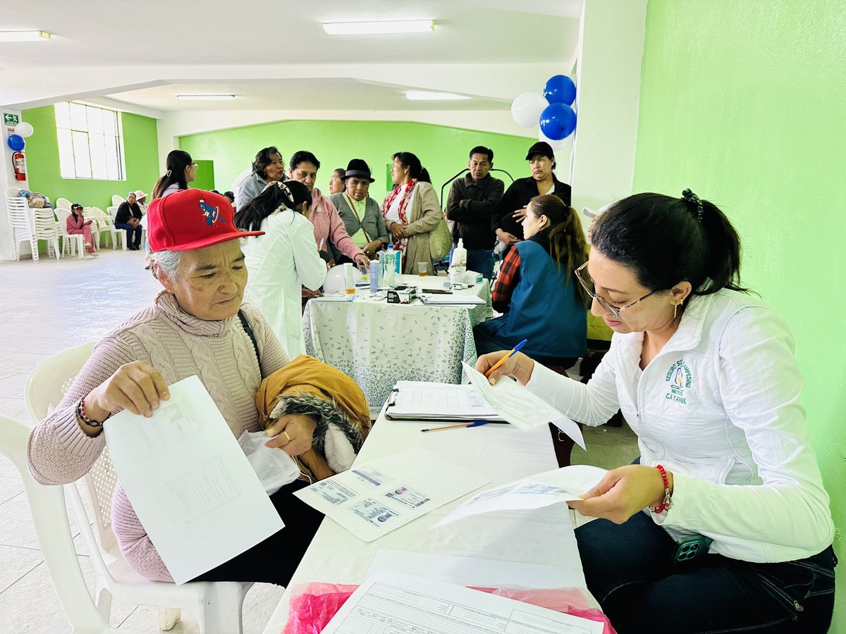 IESSPichincha's tweet photo. #IESSteInforma | Más de 60 familias del Nuevo Seguro Social Campesino recibieron los servicios del IESS en la #BrigadaIntegral que tuvo lugar en El Chaupi - Cayambe. 📍

🩺 Chequeos médicos preventivos, 🦷atención odontológica, visitas insitu para verificar que los afiliados cumplan con los requisitos para pertenecer al @IESS_SSC ✅ y actualización de datos ✍️, son algunos de los servicios que forman parte de las brigadas en territorio de este seguro especializado.