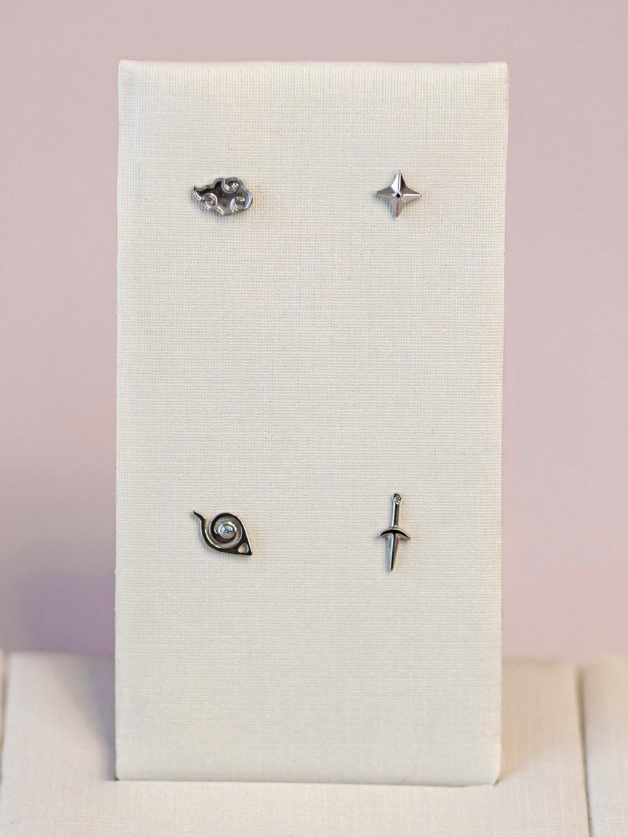 letcila's tweet photo. kd fãs de naruto? olha os piercings que chegaram no meu estúdio https://t.co/LZ6M4qIVOZ