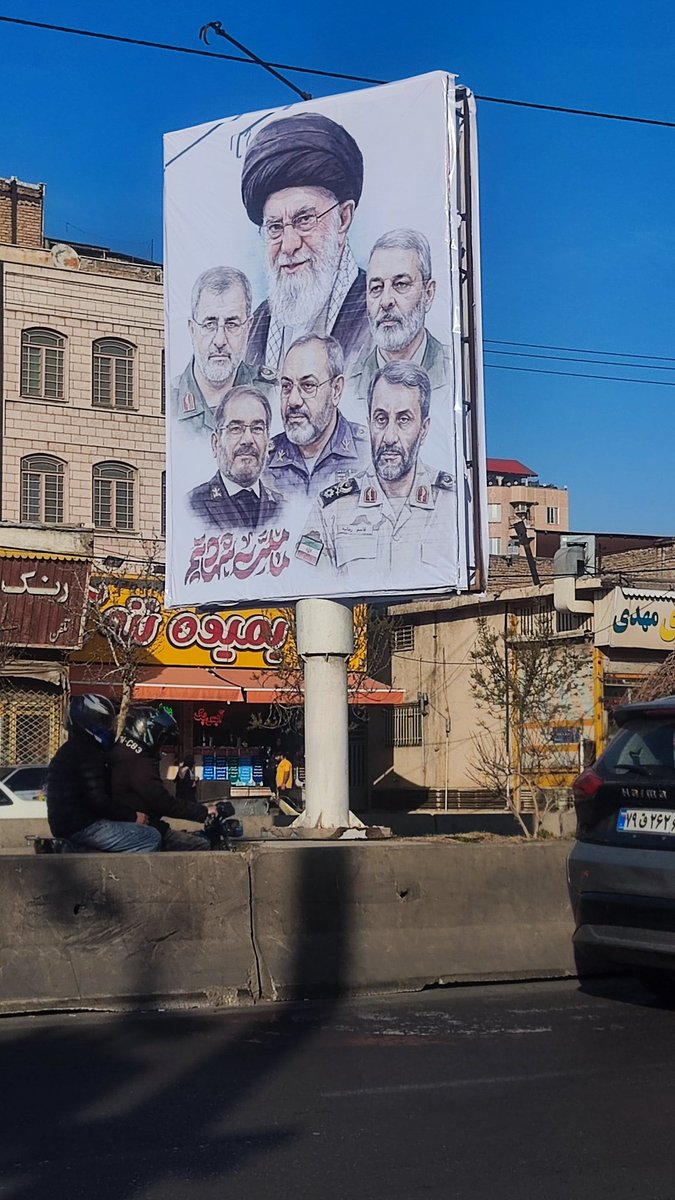 ali_parouhan's tweet photo. در هیچ یک از اخبار ایران اسمی از قاسم رضایی جانشین فرمانده کل فراجا نیست
اما در بنرهای کل سطح کرج عکسش هست!
حالا شبیه داستان شمخانی سری پیشه یا واقعیه
الله اعلم... https://t.co/nXqF2Iq0IP