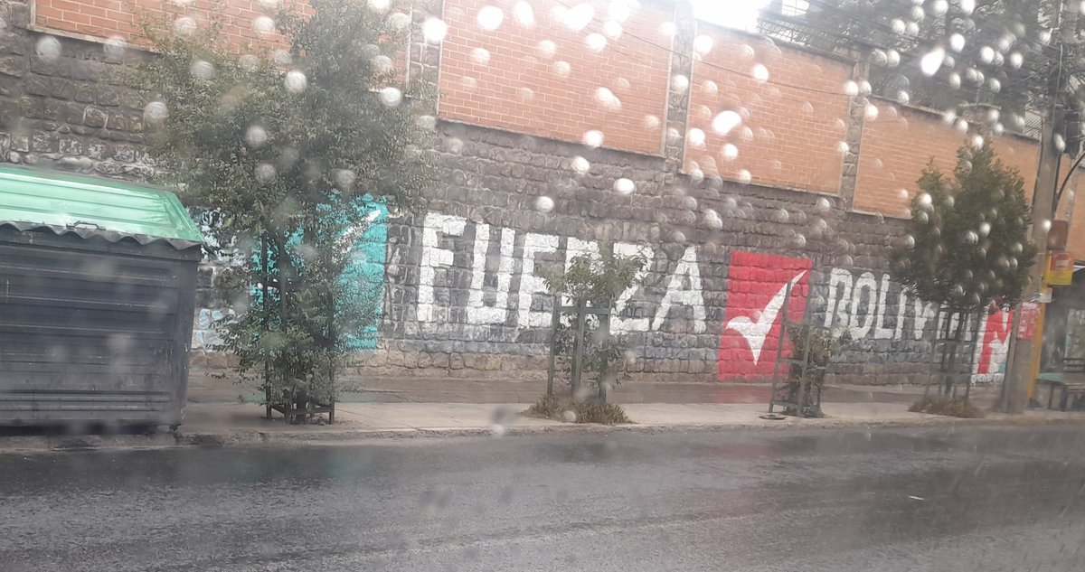 lanegraque85193's tweet photo. #Atención #DeUltimo
El #Alcoholde y actual candidato al Municipio, mandó a PINTARRAJEAR la ciudad, si él que es actual autoridad no respeta la ciudad y los espacios públicos y privados que se puede esperar del resto. Hará algo @LaPazAlcaldia?
#Cochino
#YaSeVan https://t.co/XBBA7lhXMJ